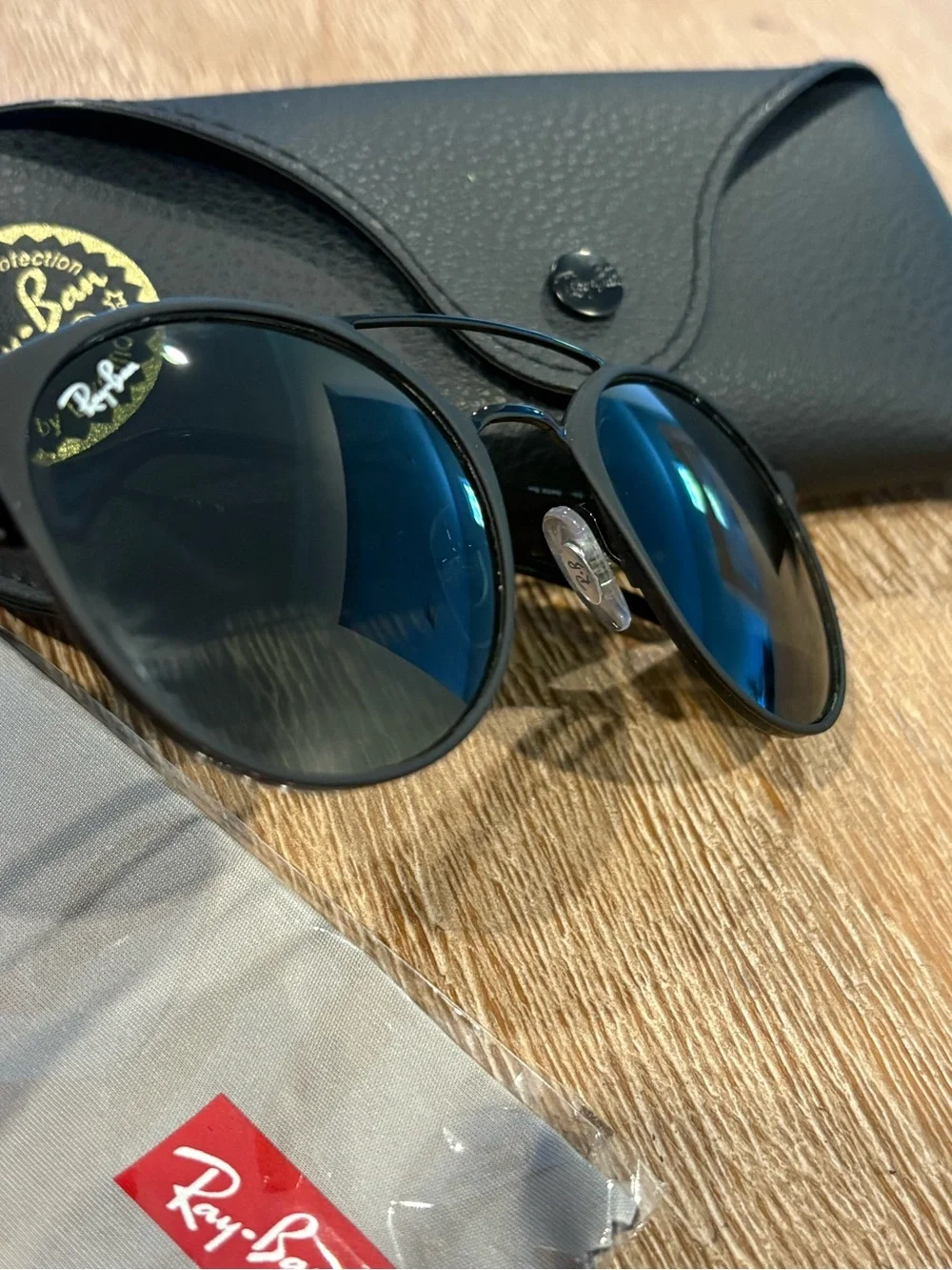 Rayban black round frame